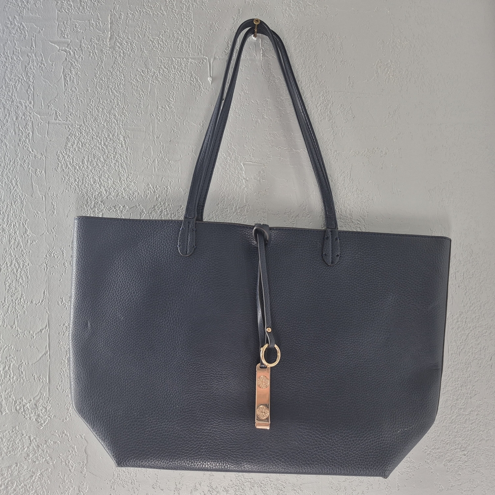 Blue Tote Bag with Structured Design and Minimalist Style